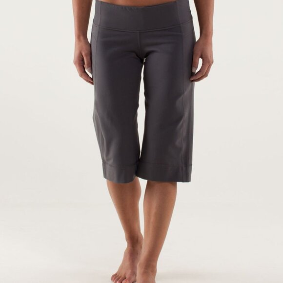 Lululemon Clam Digger II Soot Light pants size 6 - Picture 1 of 7
